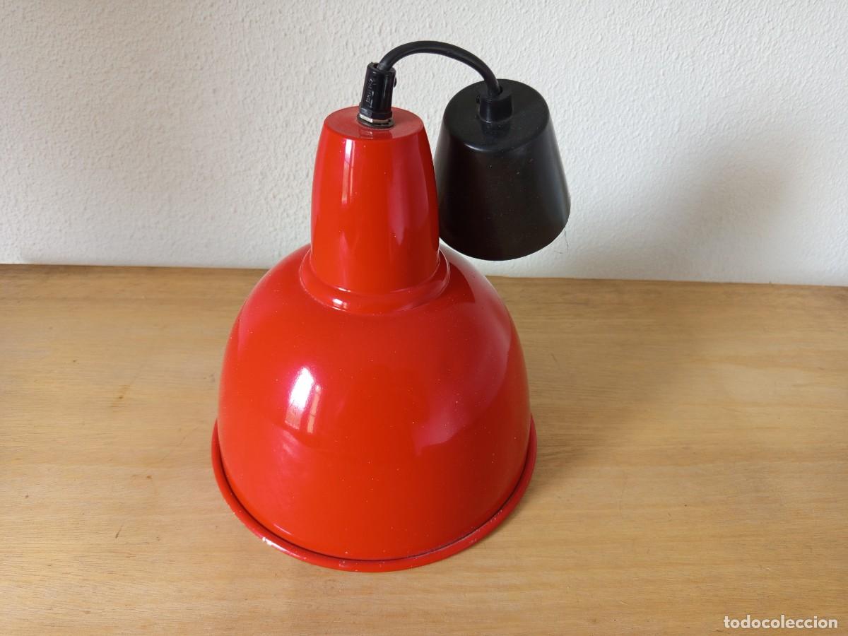 Vintage: L&aacute;mpara de techo roja.Vintage. - Foto 1