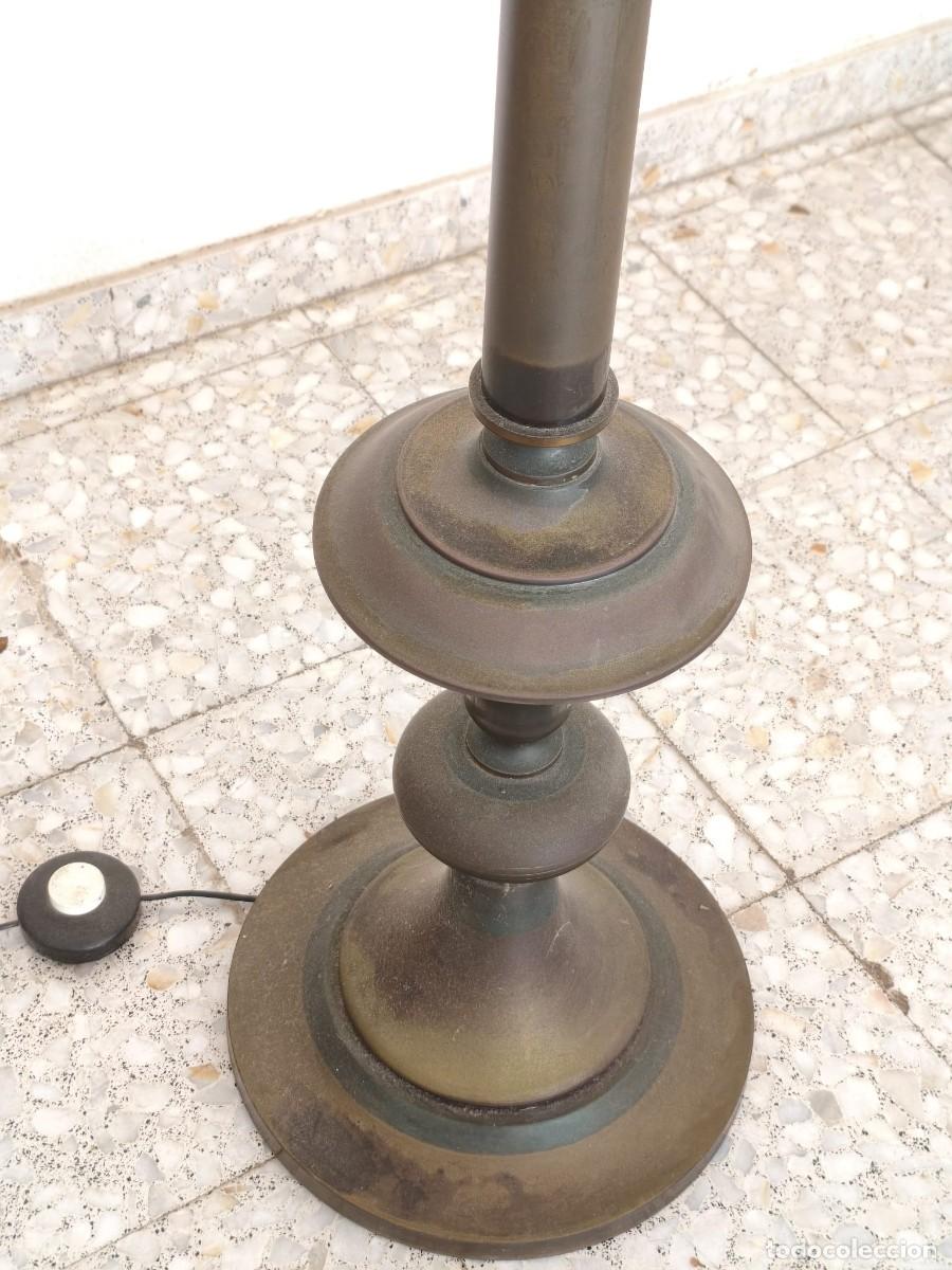 Vintage: L&aacute;mpara de pie antigua de madera - Foto 3