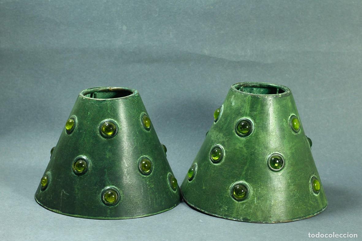 Vintage: DOS PANTALLAS MET&Aacute;LICAS PARA L&Aacute;MPARA VINTAGE, A&Ntilde;OS 60 - 70. BUEN ESTADO.