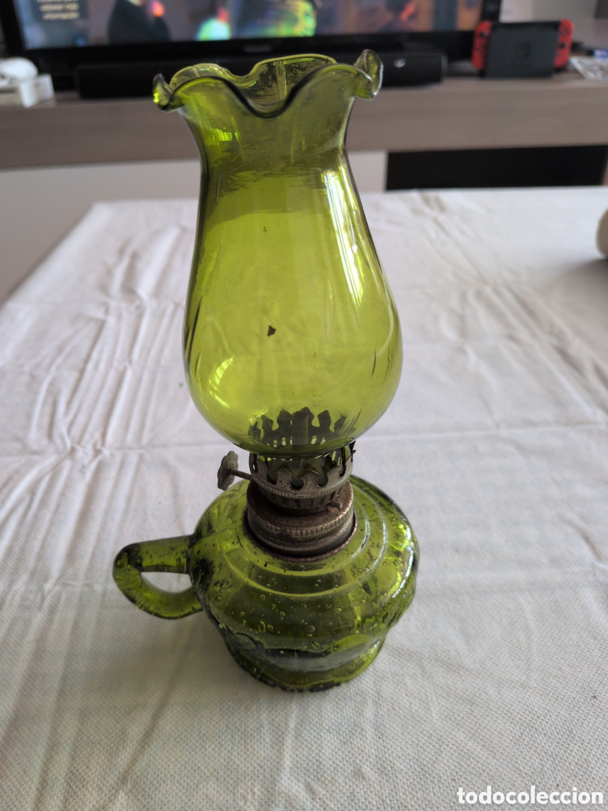 Vintage: QUINQU&Eacute; DE CRISTAL VERDE CON FORMA DE TULIPA DE ACEITE, GASOLINA O ALCOHOL DE QUEMAR. VINTAGE