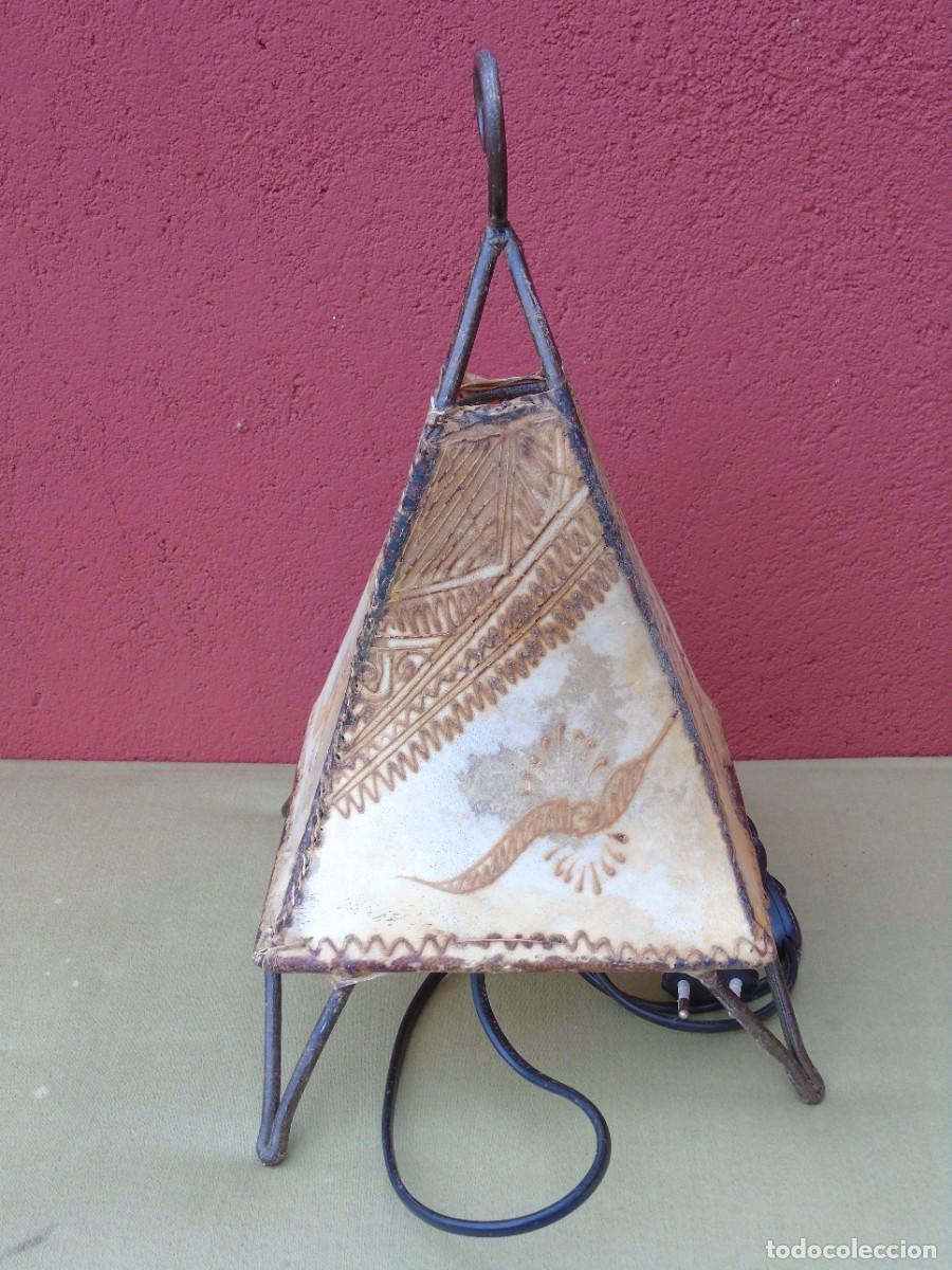 Vintage: LAMPARA DE SOBREMESA DE HIERRO Y PIEL REPUJADA. - Foto 3