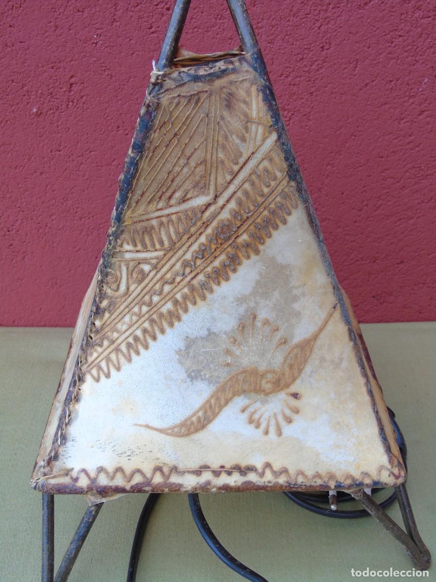 Vintage: LAMPARA DE SOBREMESA DE HIERRO Y PIEL REPUJADA. - Foto 4