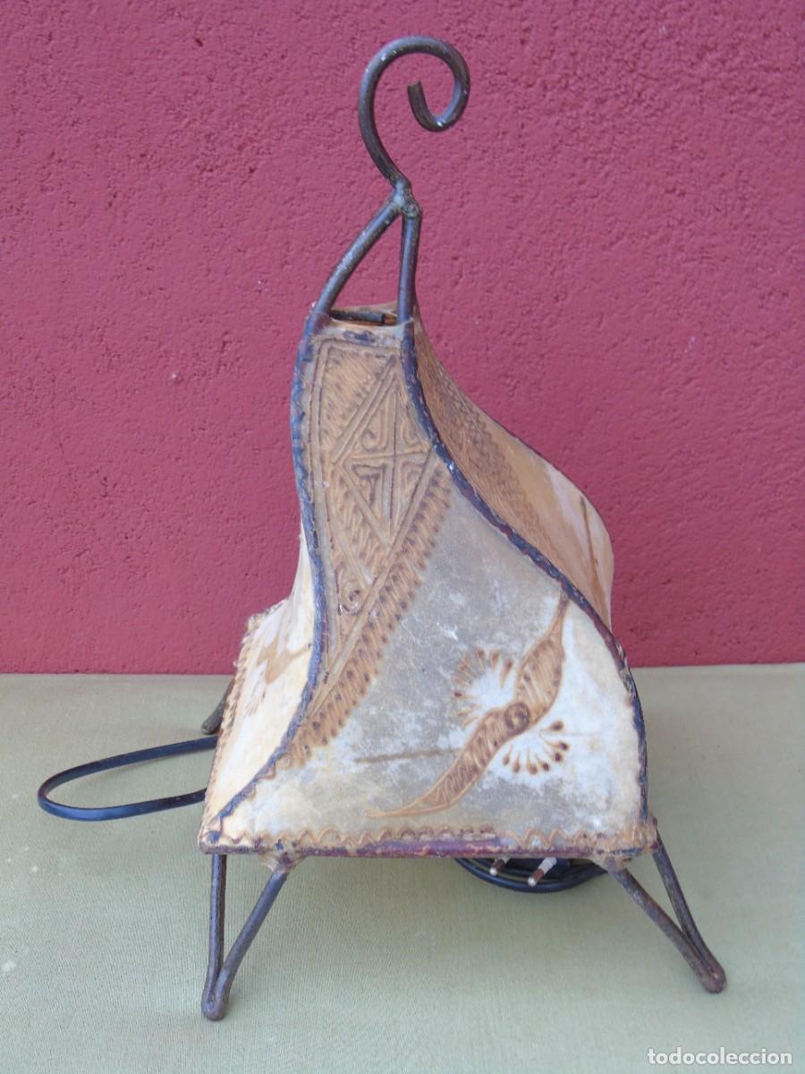 Vintage: LAMPARA DE SOBREMESA DE HIERRO Y PIEL REPUJADA. - Foto 5