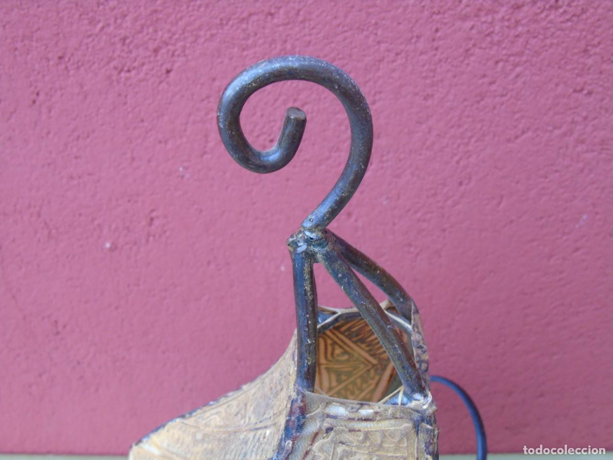 Vintage: LAMPARA DE SOBREMESA DE HIERRO Y PIEL REPUJADA. - Foto 9