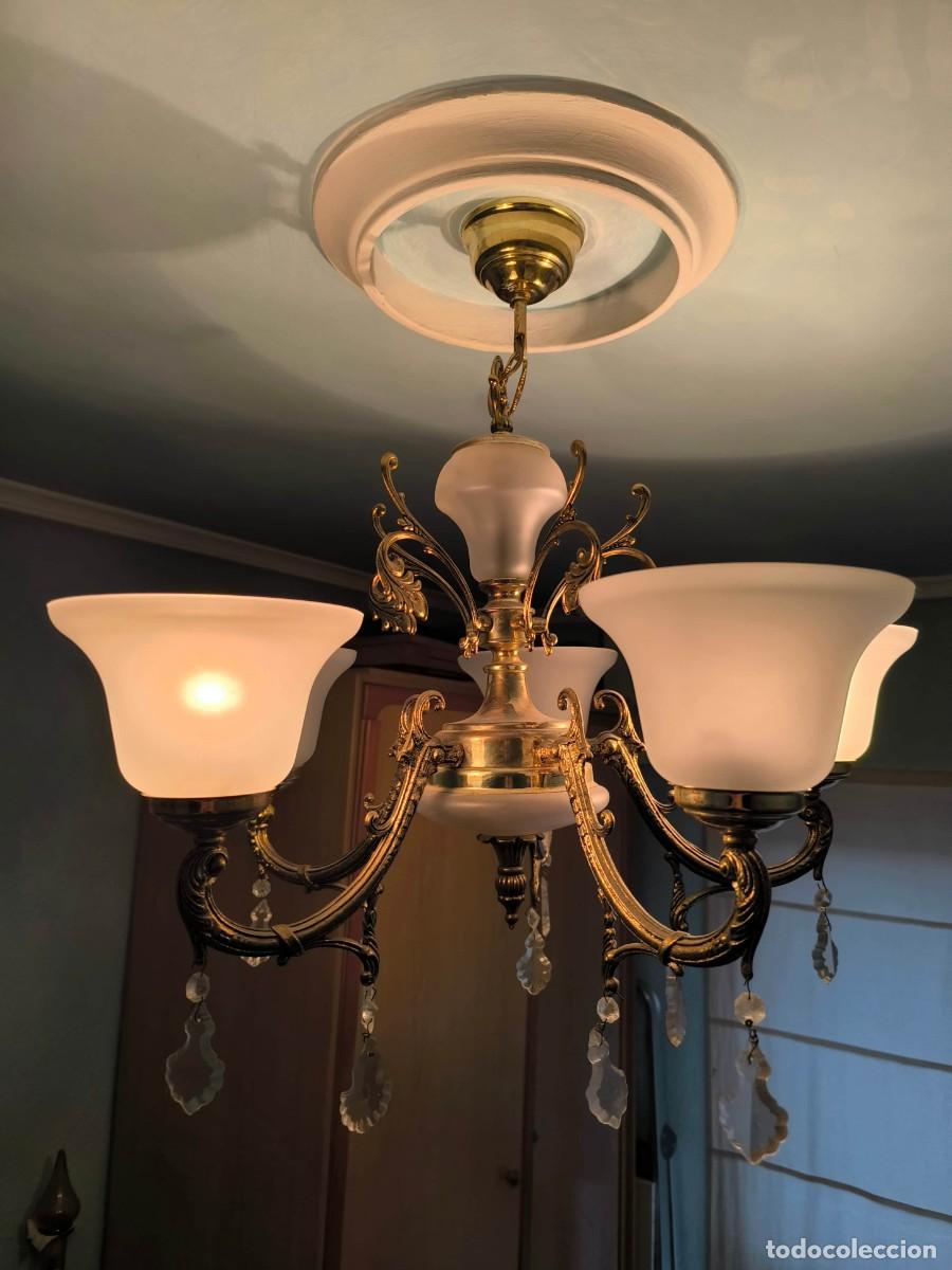 Vintage: L&aacute;mpara de Techo Cl&aacute;sica Dorada 5 Brazos y Tulipas