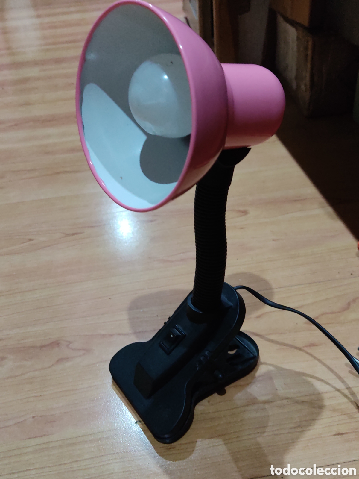 Vintage: Lampara de pinza con flexo en color rosa.Vintage.