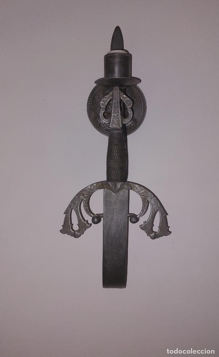 Vintage: Aplique de pared con forma de espada