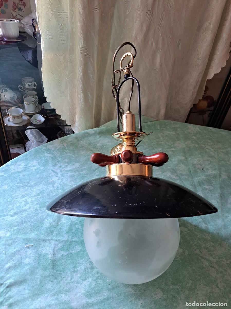 Vintage: Preciosa lampara de techo, con timon de madera y pantalla de metal y bola de cristal, a&ntilde;os 60