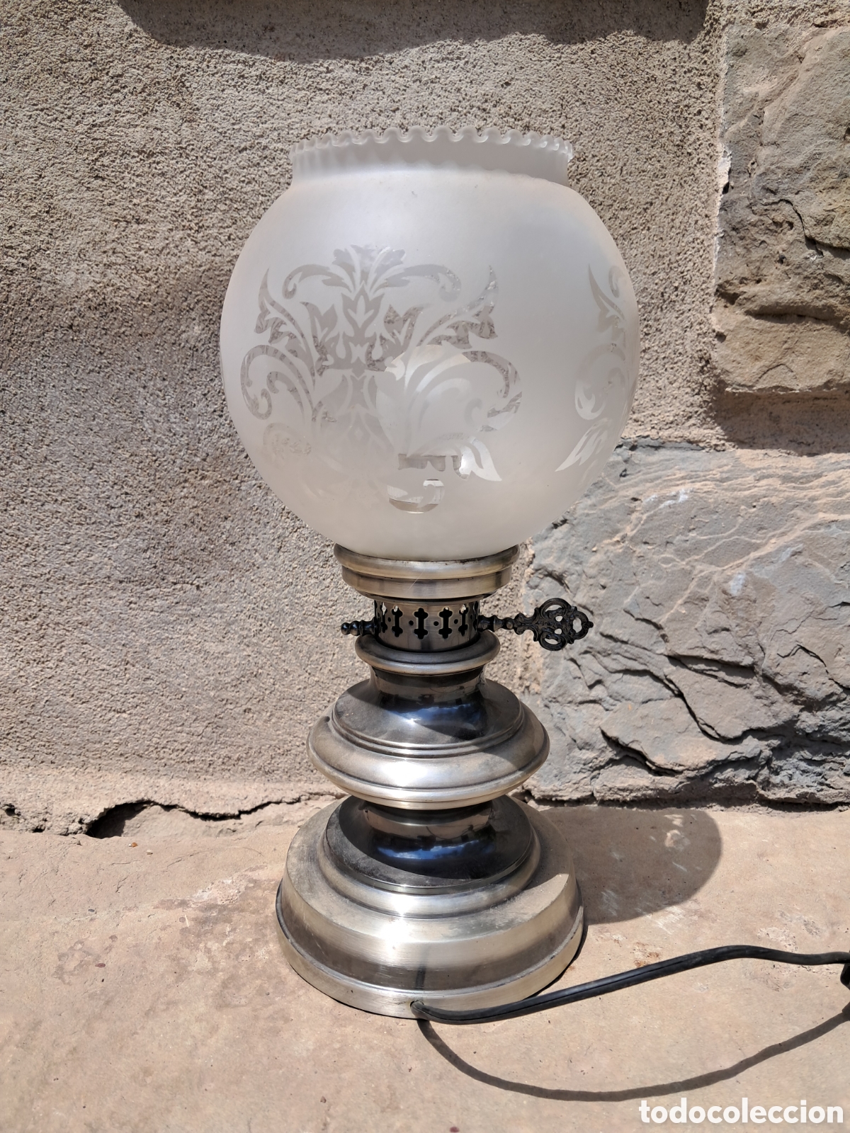 Vintage: ll&agrave;ntia o llum de sobretaula d'estil &rdquo;quinqu&eacute;&rdquo; vintage.