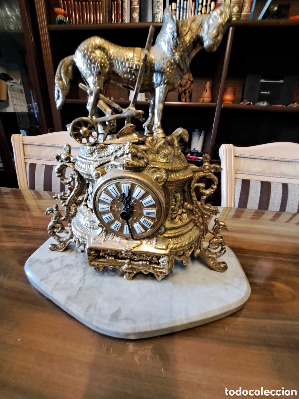 Vintage: 2 relojes y 2 candelabros bronce