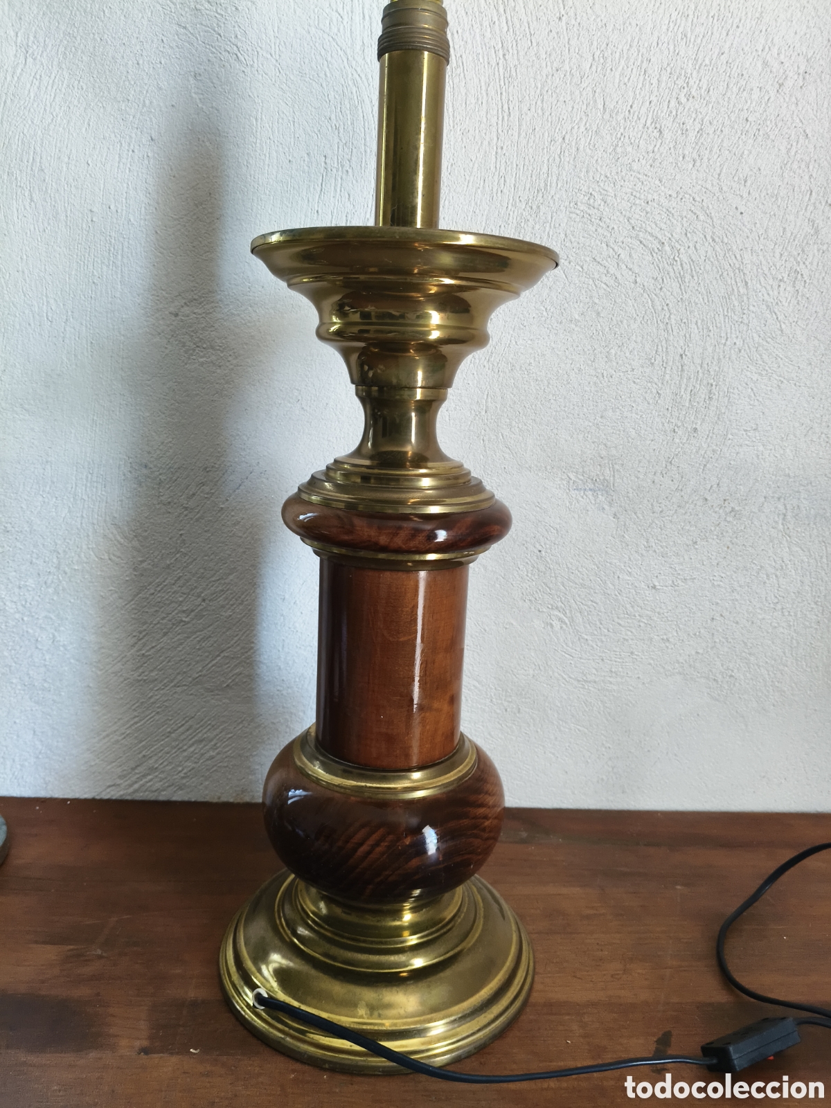 Vintage: Gran lampara vintage de sobremesa en madera y laton