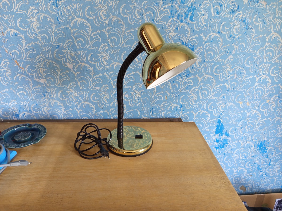 Vintage: L&aacute;mpara Bonalux de escritorio dorada.Vintage