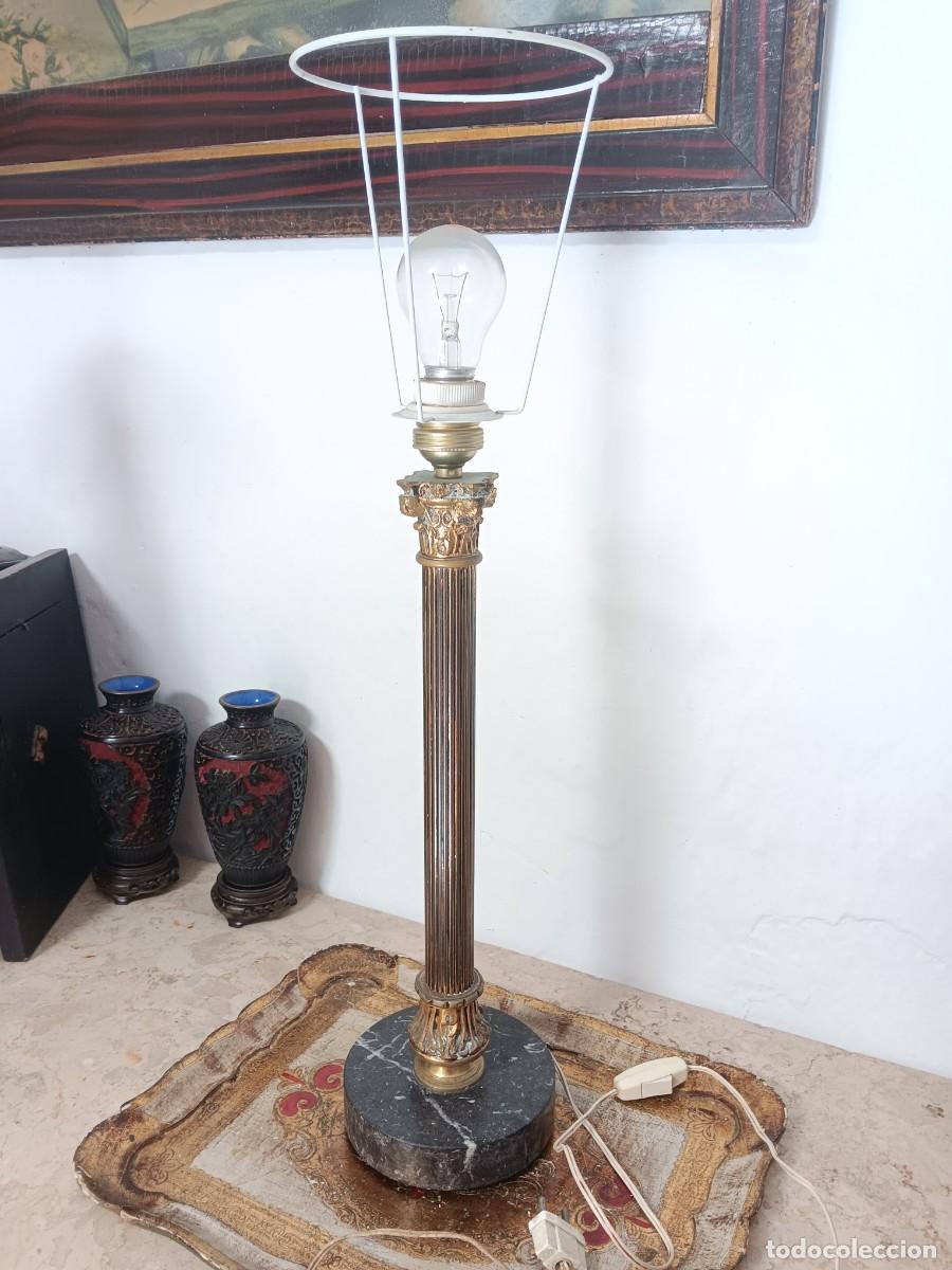 Vintage: l&aacute;mpara de sobremesa de estilo Imperio o neocl&aacute;sico, dise&ntilde;ada con la f