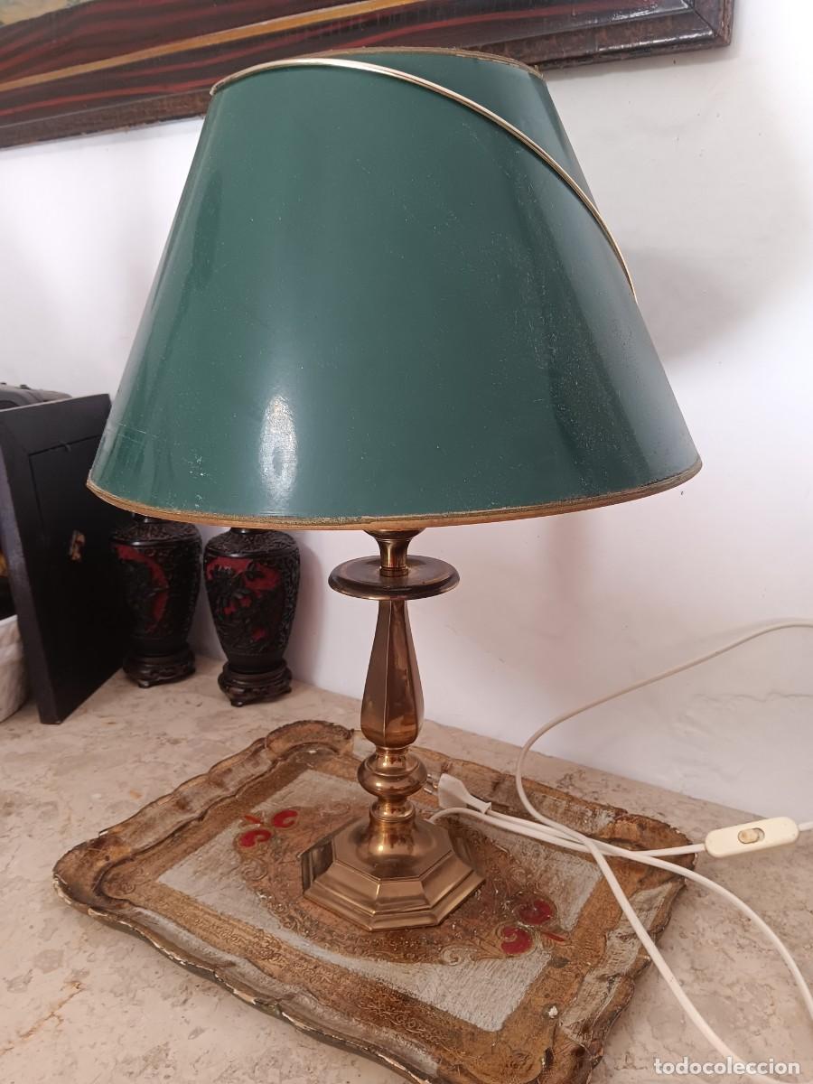 Vintage: l&aacute;mpara de mesa antigua de bronce o lat&oacute;n con pantalla verde modelos cl&aacute;sicos de pr