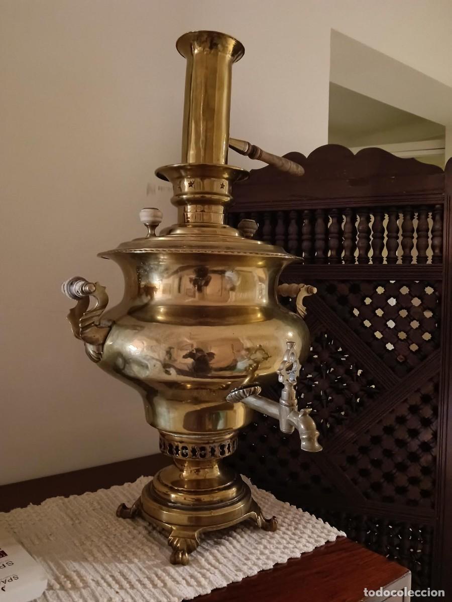 Vintage: Aut&eacute;ntico samovar de lat&oacute;n, con un dise&ntilde;o cl&aacute;sico y elegante. - Material: Lat&oacute;n. - Estilo: Tradicio