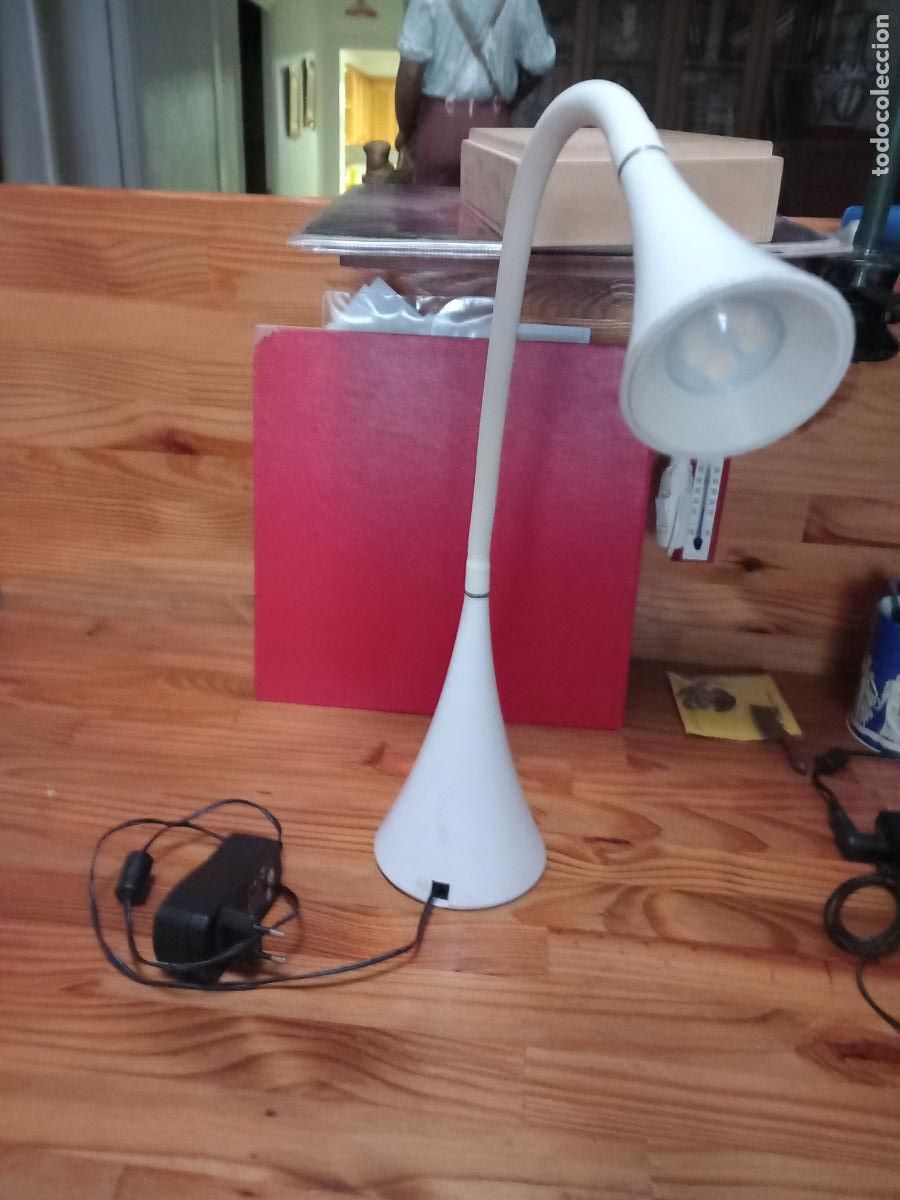 Vintage: Lampara flexo con forma de cono como base. mide total 66cm. 1970