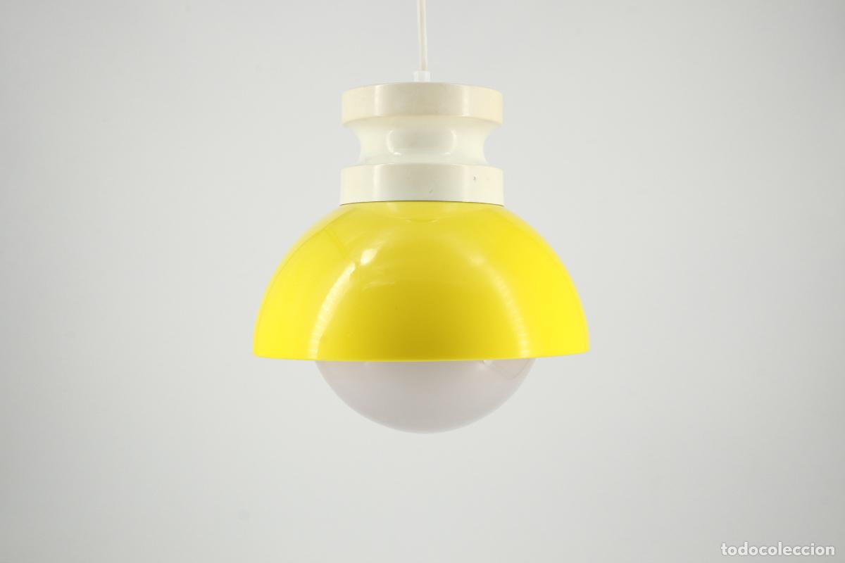 Vintage: lampara techo vintage pl&aacute;stico amarillo metal lacado blanco opalina retro a&ntilde;os 70 space age