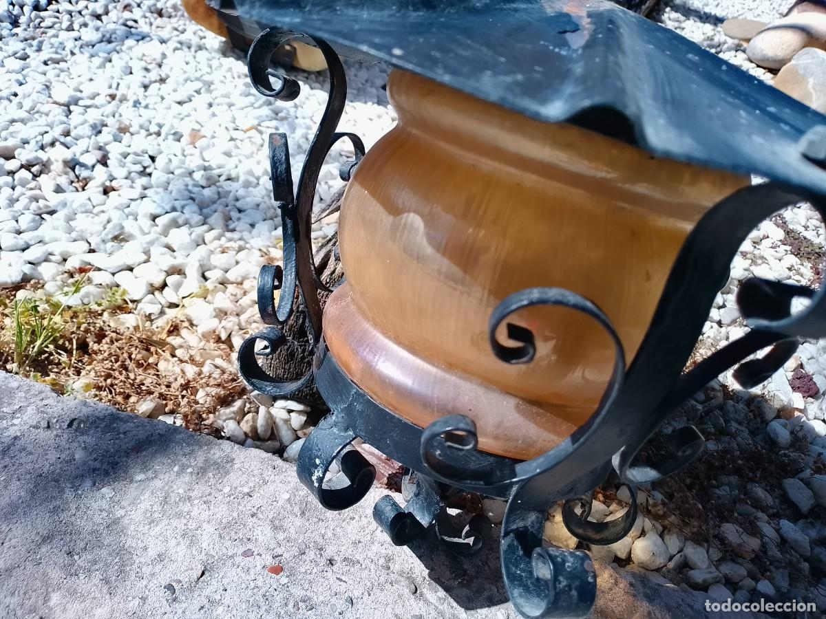Vintage: L&aacute;mpara techo de forja y cristal &aacute;mbar