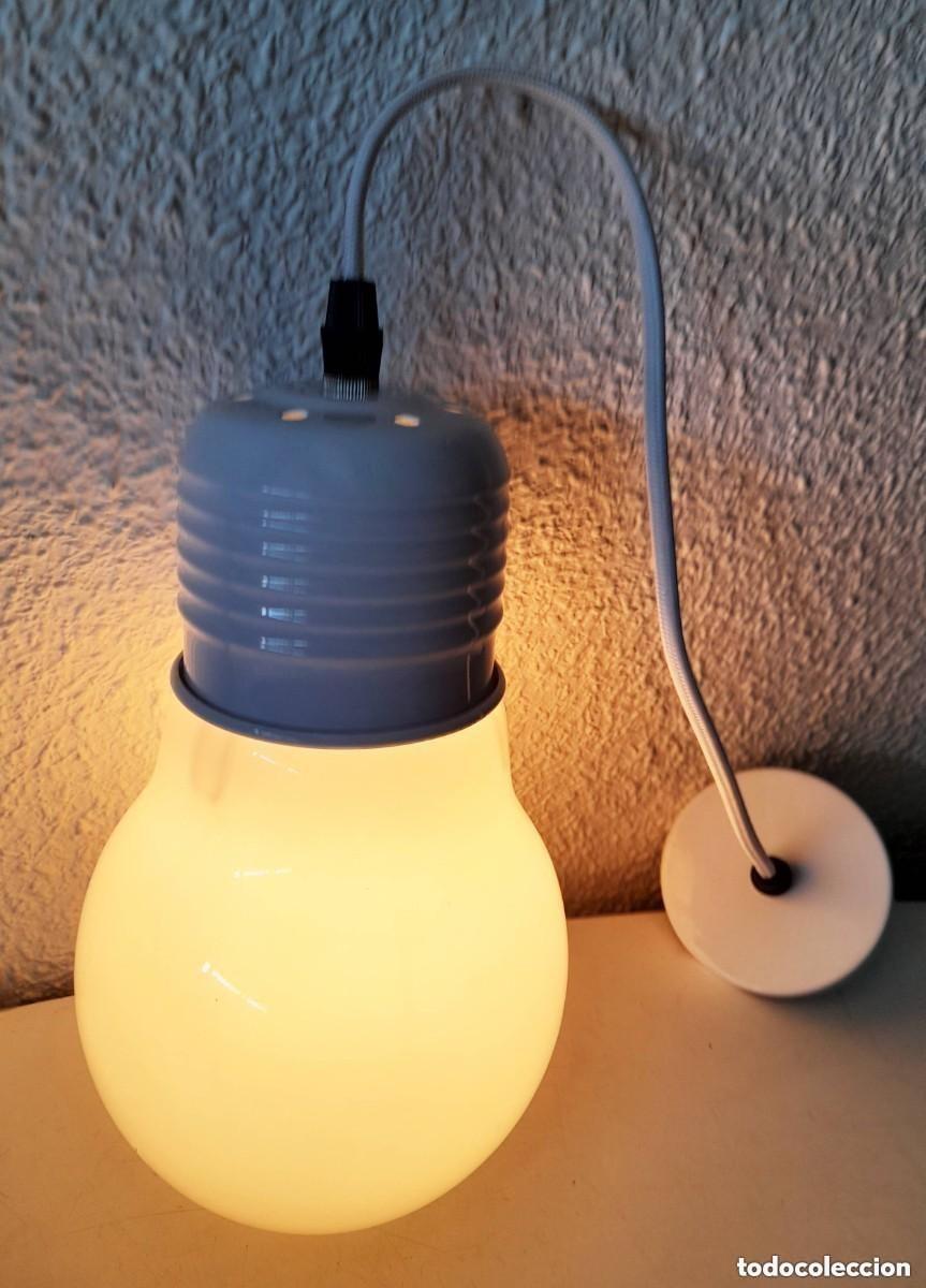 Vintage: Lampara techo opalina blanca forma bombilla y metal funciona