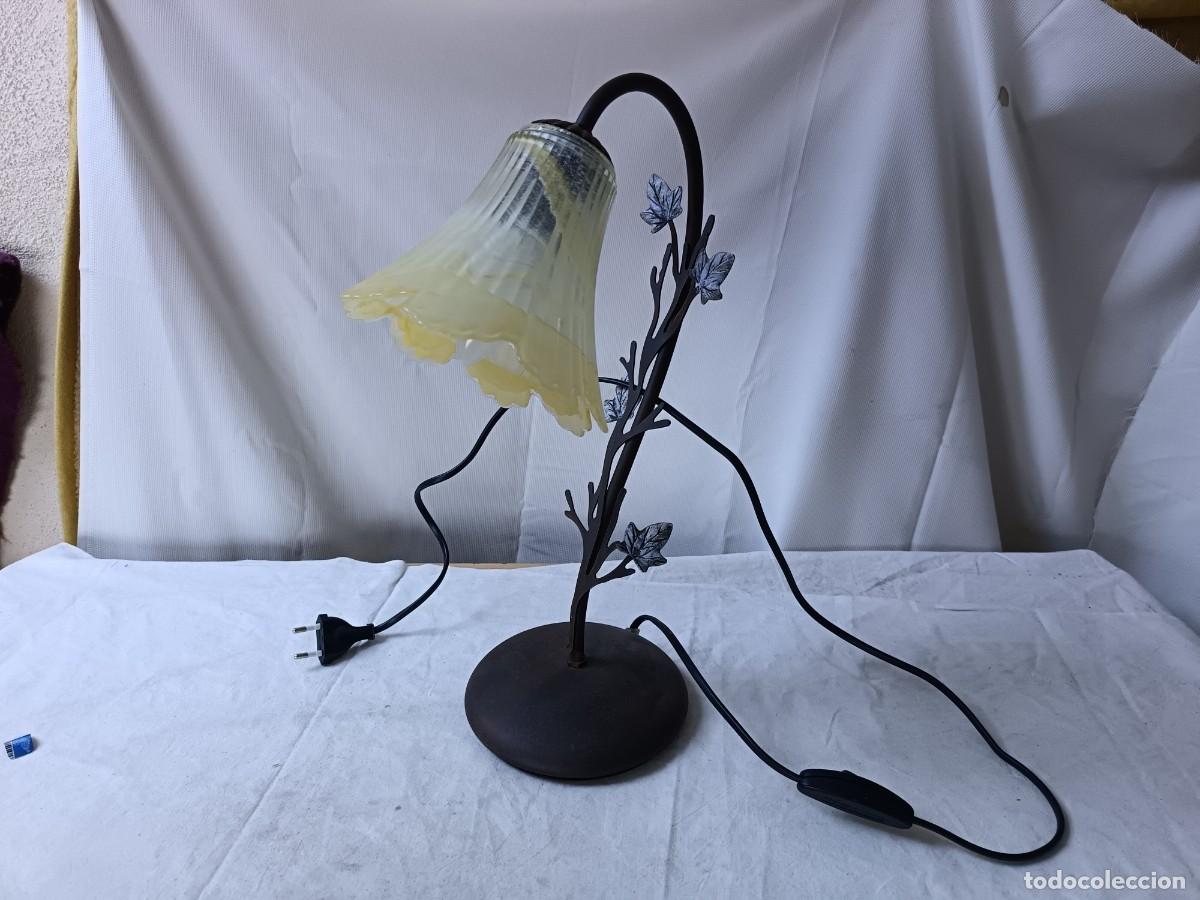 Vintage: L&aacute;mpara de mesa con forma de planta, metal y cristal