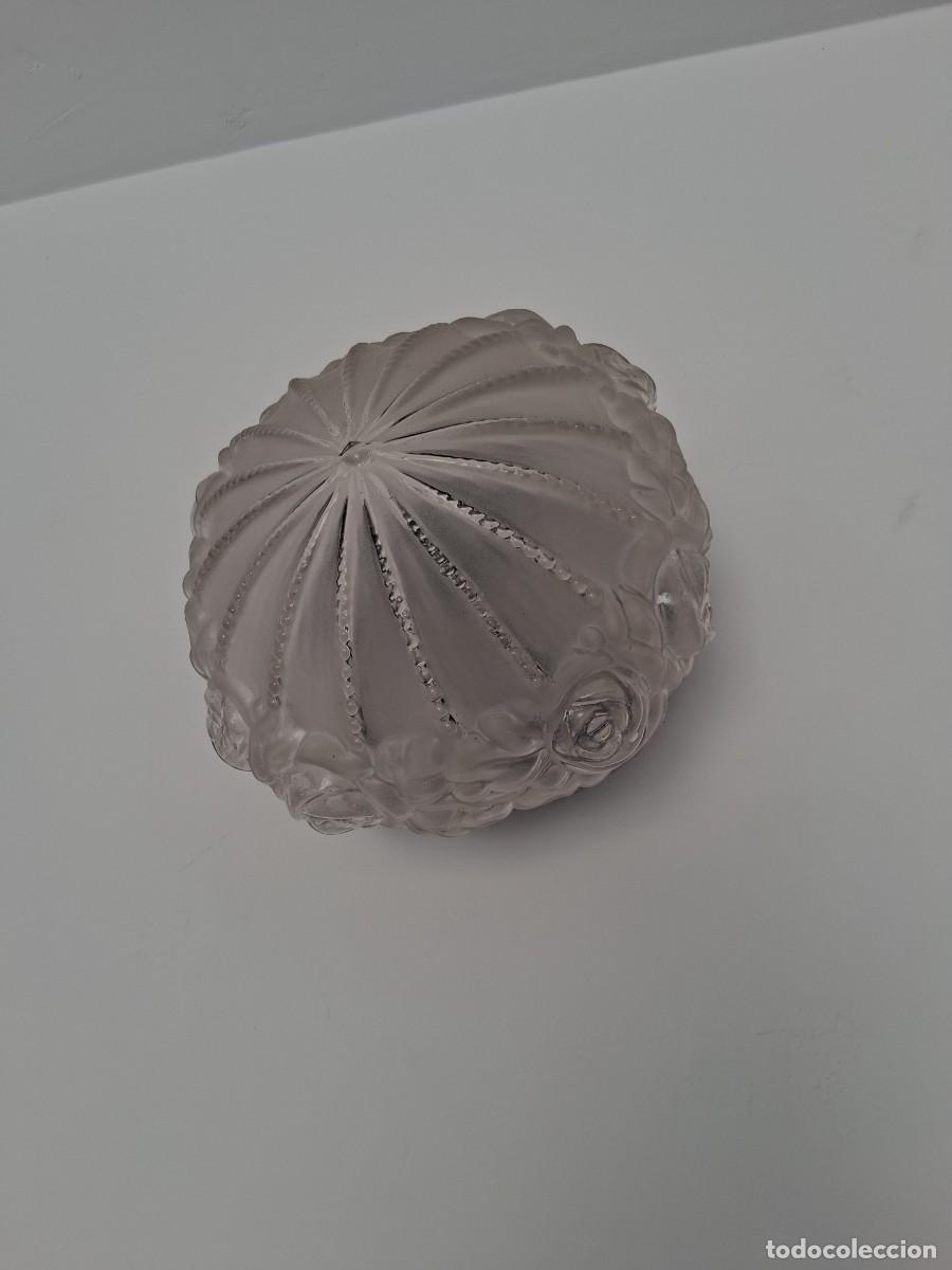 Vintage: L&aacute;mpara de techo estilo Art D&eacute;co o modernista con tulipa en vidrio esmerilado y base met&aacute;l laton