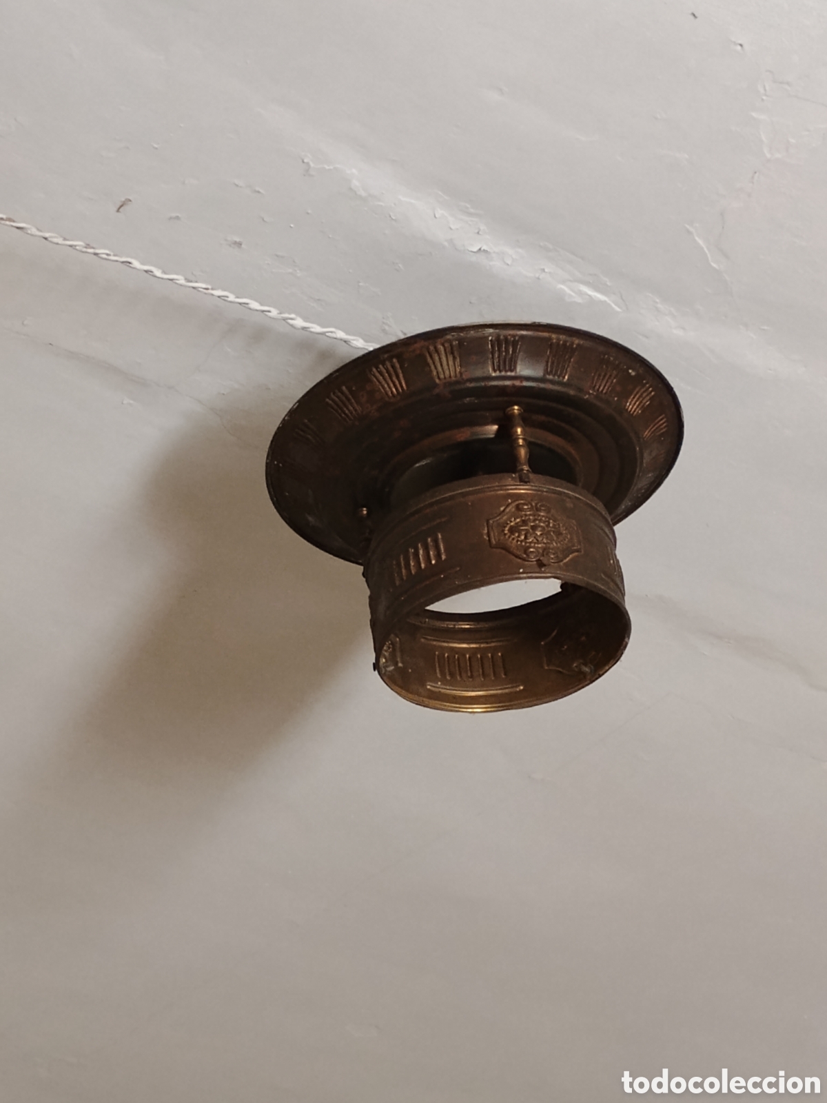 Vintage: Lampara lat&oacute;n con farol blanco