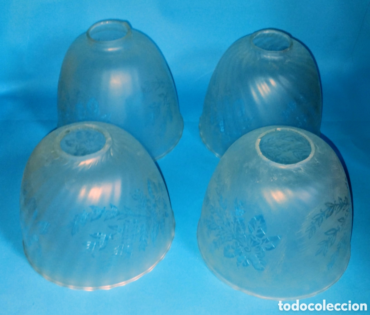 Vintage: 4 TULIPAS o PANTALLAS VINTAGE de CRISTAL a&ntilde;os 60 con forma de CAMPANAS todas COMO NUEVAS