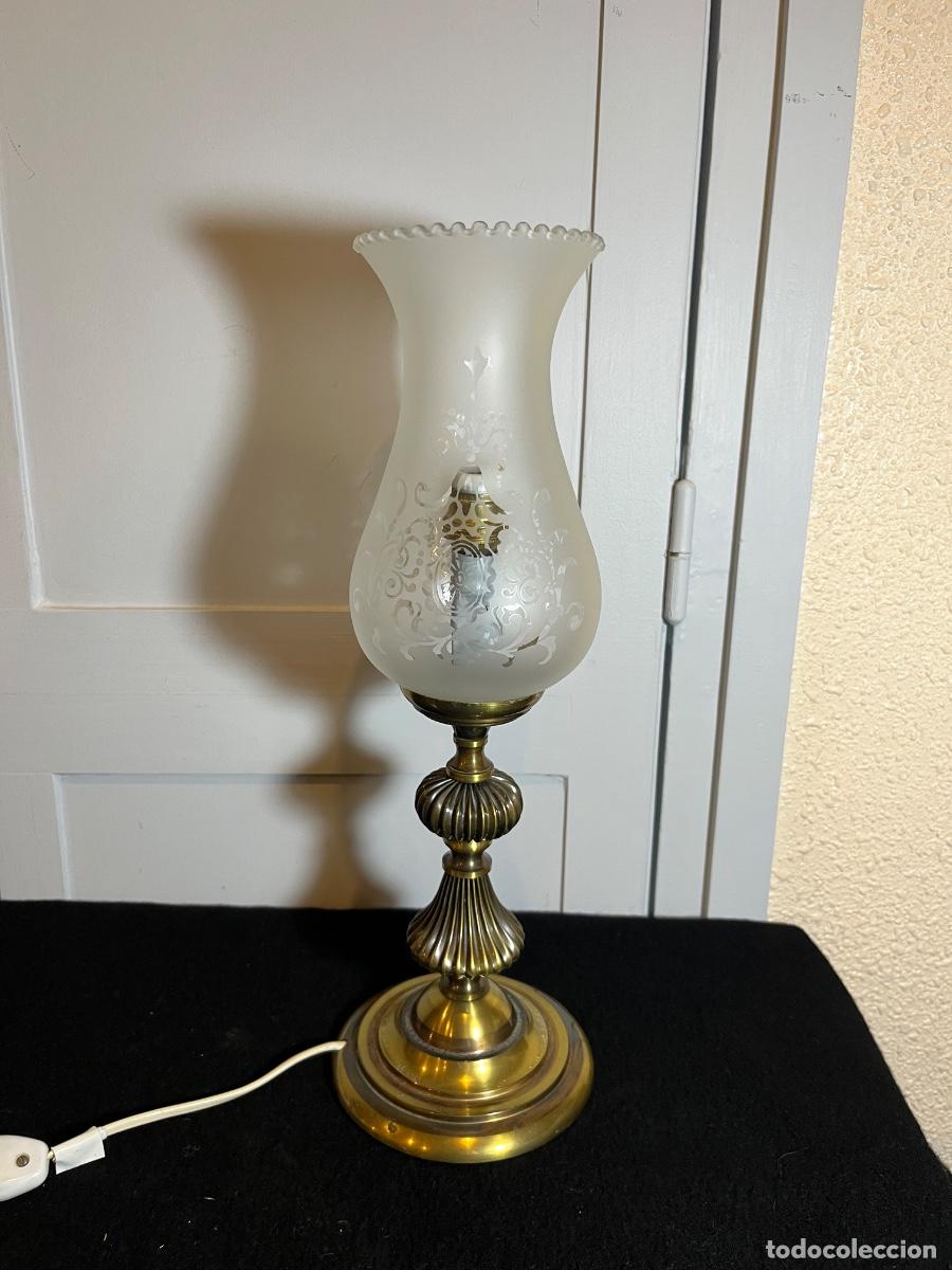 Vintage: L&aacute;mpara sobremesa vintage lat&oacute;n tulipa cristal esmerilado retro mesilla a&ntilde;os 60 70 cl&aacute;sica