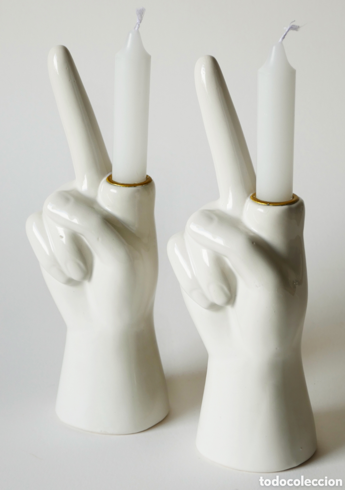 Vintage: PAREJA 2X PORTAVELAS CANDELABROS RETRO VINTAGE MANO EN RELIEVE HACIENDO S&Iacute;MBOLO VICTORIA