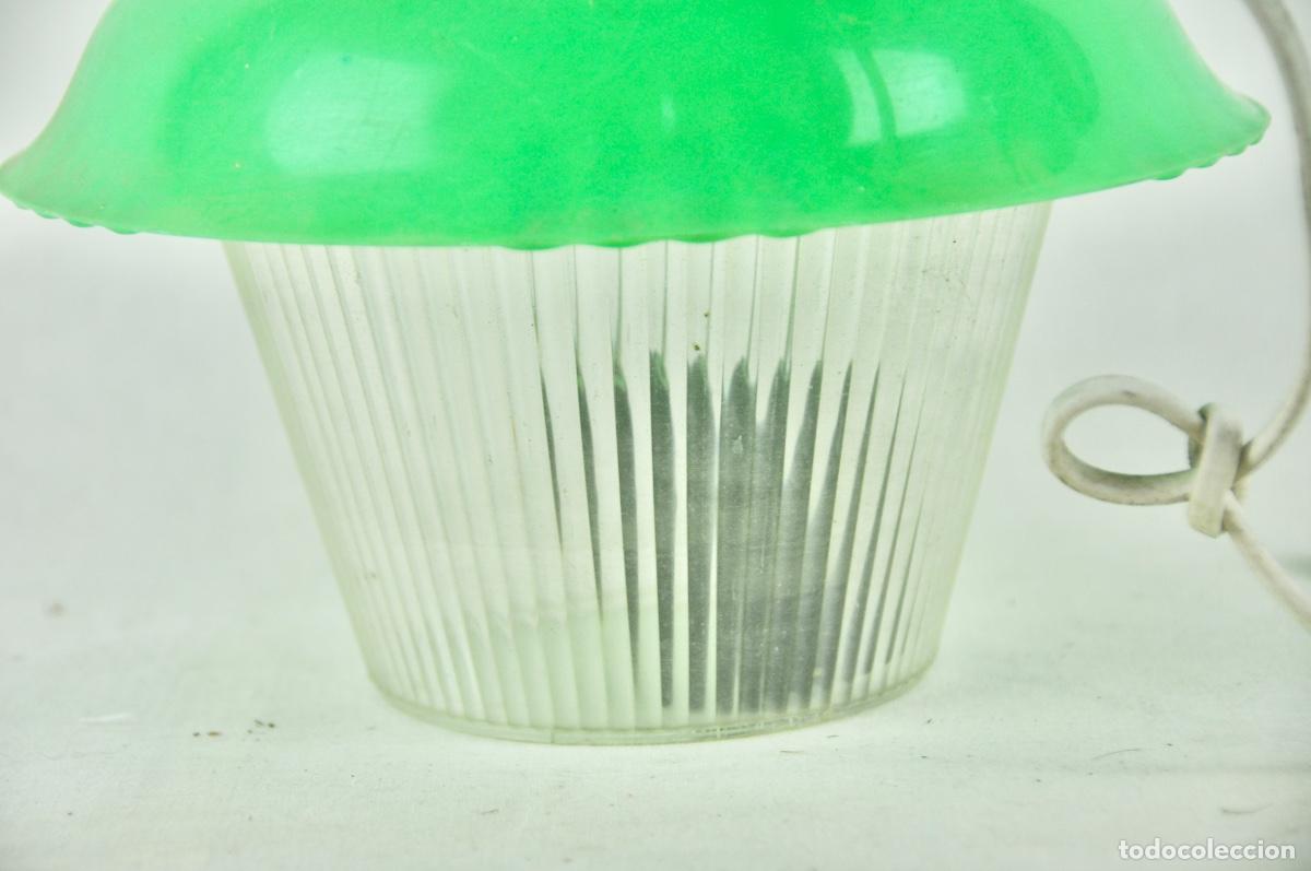 Vintage: L&aacute;mpara pl&aacute;stico verde y transparente - Foto 3