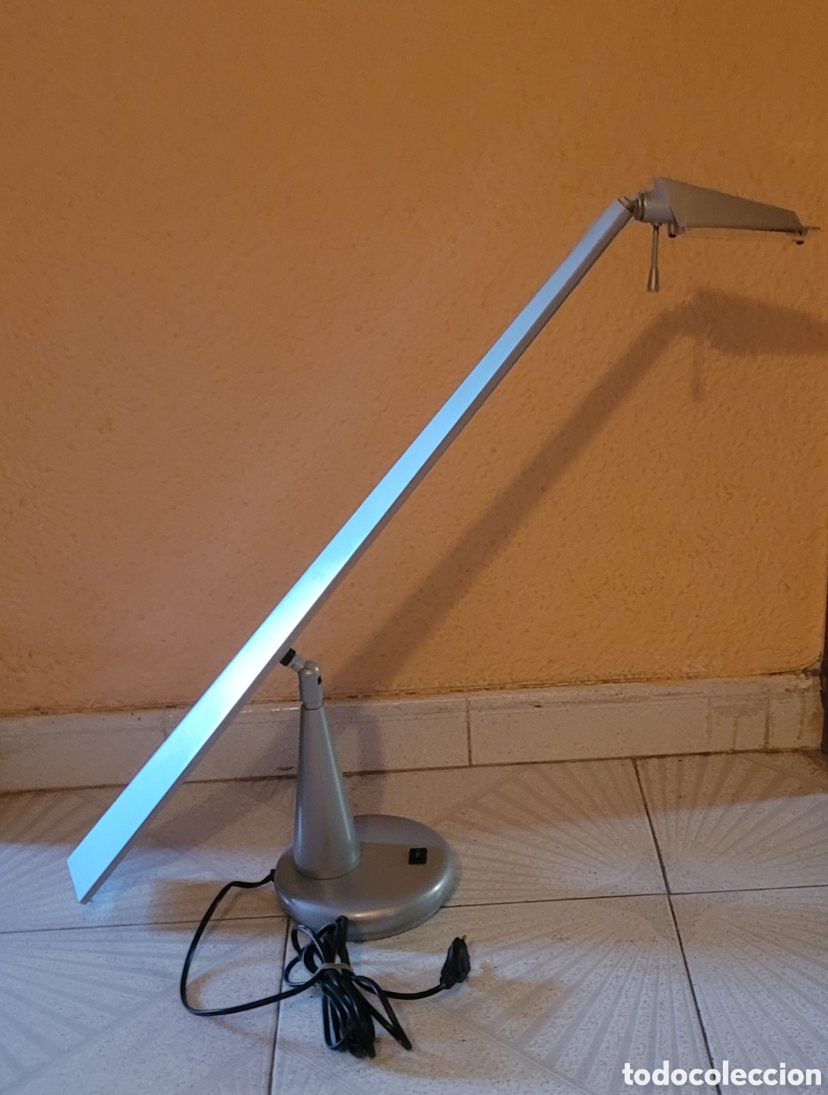 Vintage: L&aacute;mpara de mesa halogena marca MAOF gris - Foto 3