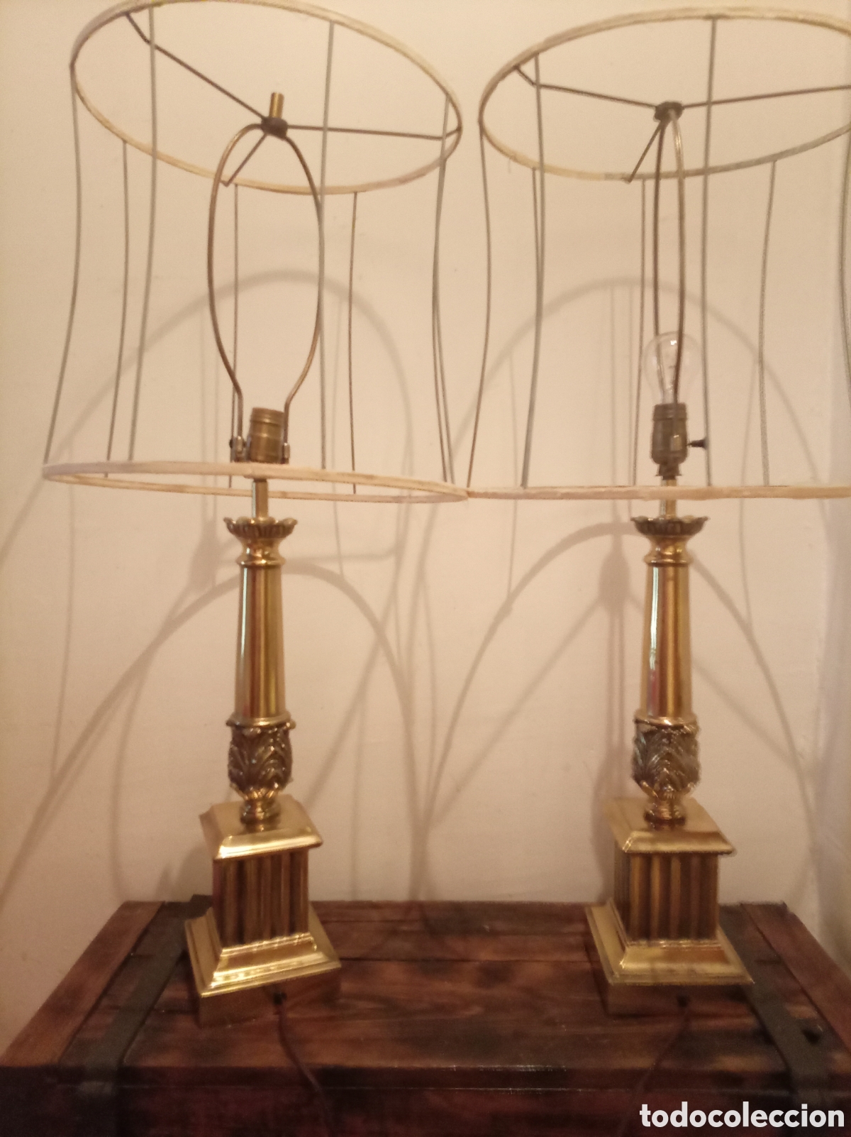 Vintage: T&iacute;tulo: Pareja de l&aacute;mparas vintage Westwood doradas estilo cl&aacute;sico
