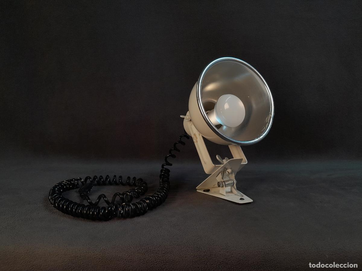 Vintage: FOCO DE PINZA ORIENTABLE DE ESTILO INDUSTRIAL. SIGLO XX