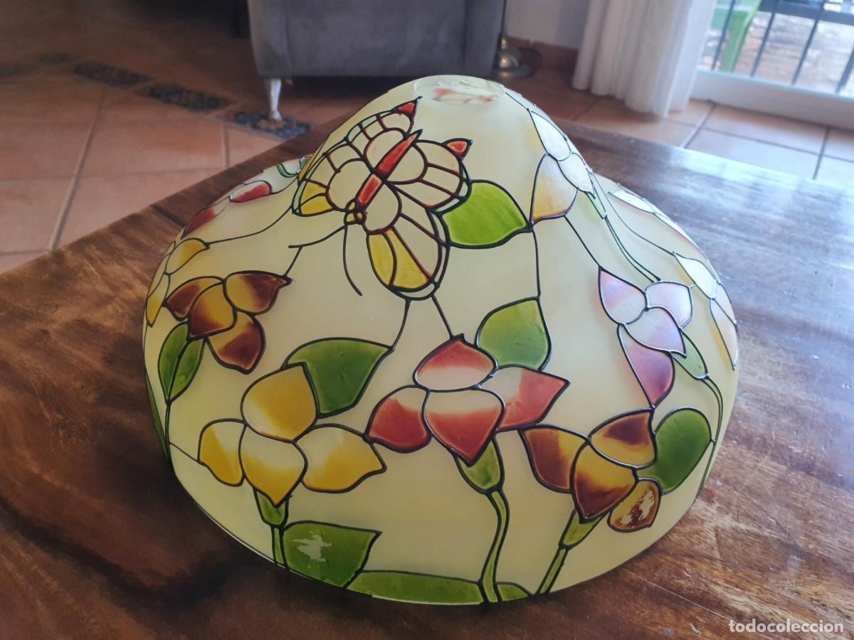 Vintage: Pantalla de l&aacute;mpara estilo Tiffany (Flores y Mariposas)