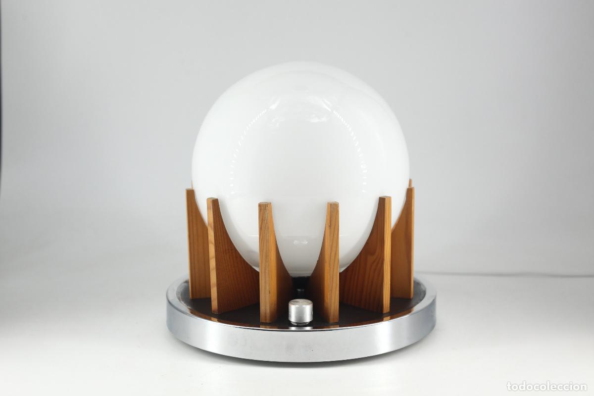 Vintage: l&aacute;mpara sobremesa madera opalina blanco space age Espa&ntilde;a a&ntilde;os 70