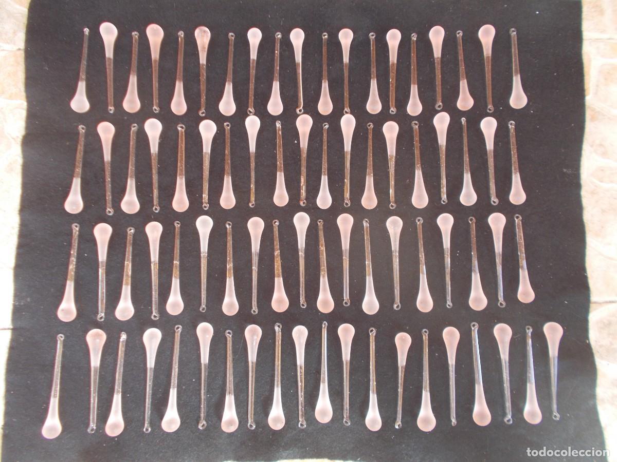 Vintage: Lote de 77 Antiguas LAGRIMAS DE CRISTAL ROSA en Forma de GOTA. 11 cm. Lagrima L&aacute;mpara