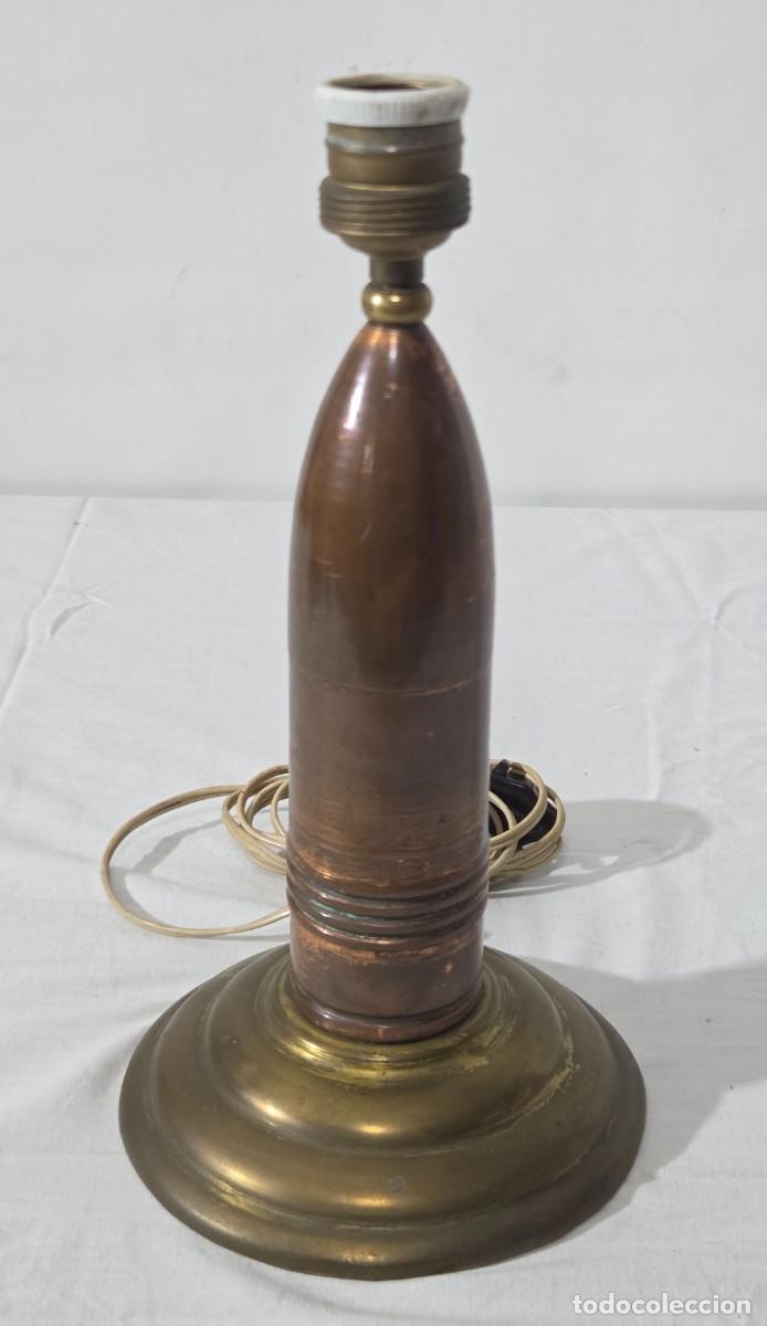Vintage: Antigua lampara artesanal de bala de artillero, peana de lat&oacute;n emplomado