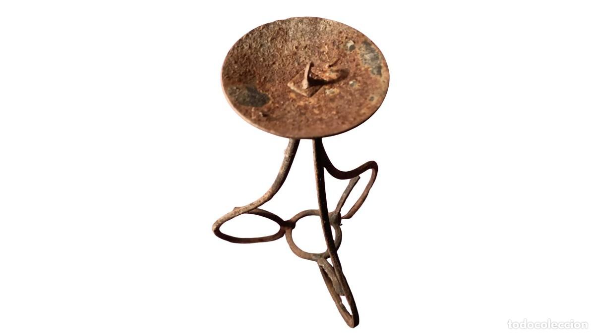 Vintage: CANDELERO PIE TRES PATAS HIERRO FORJADO &middot; PLATILLO CON P&Iacute;NULA &middot; FRANCESA &middot; SIGLOS XVIII/XIX