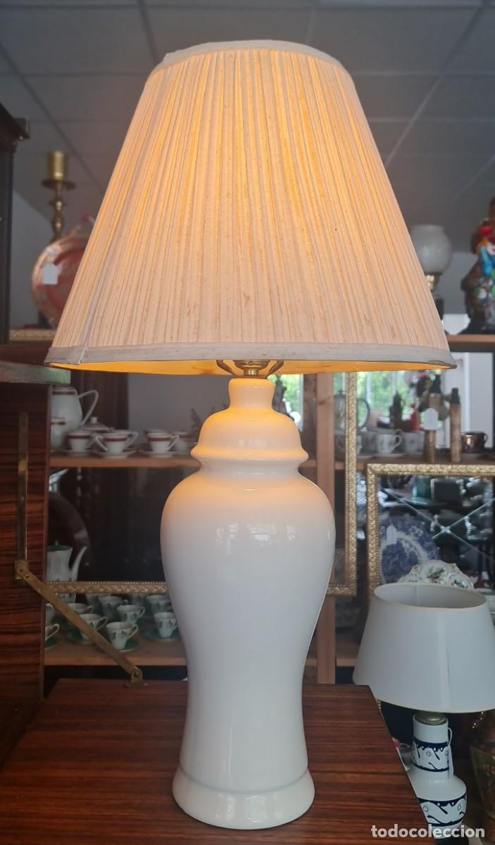 Vintage: L&aacute;mpara de mesa cer&aacute;mica blanca &middot; base jarr&oacute;n de jengibre &middot; a&ntilde;os 70 &middot; origen EE.UU.