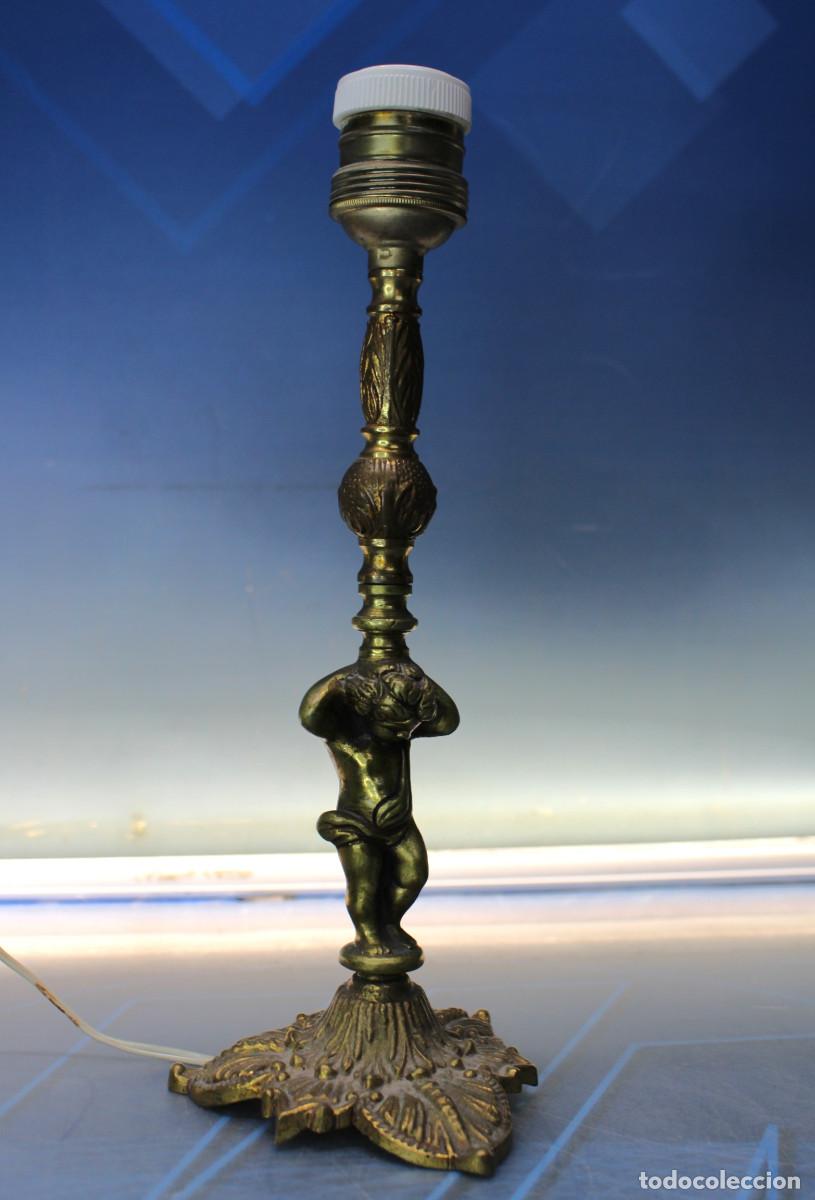 Vintage: L&aacute;mpara de mesa querub&iacute;n en bronce o lat&oacute;n. A&ntilde;os 50.