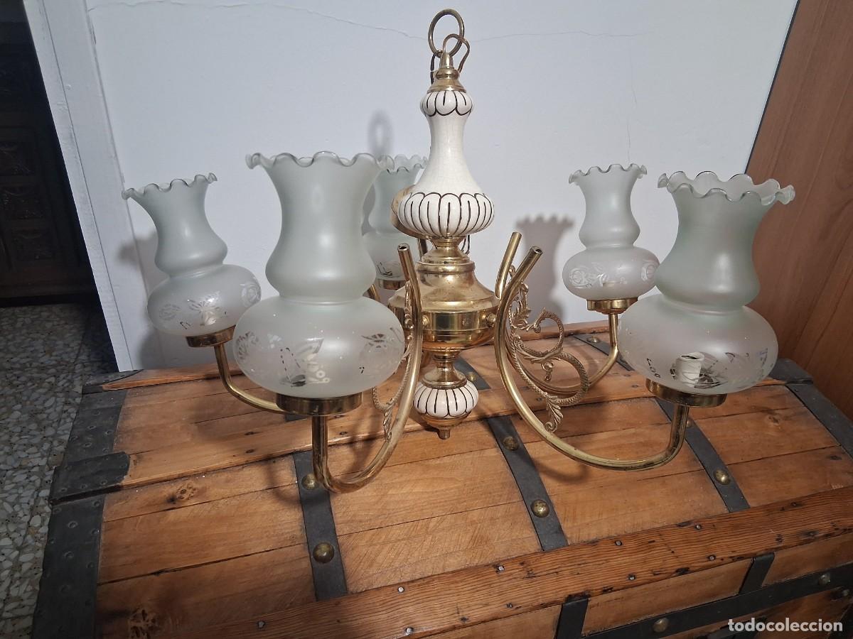 Vintage: Lampara de techo de metal dorado con porcelana y 5 tulipas de cristal