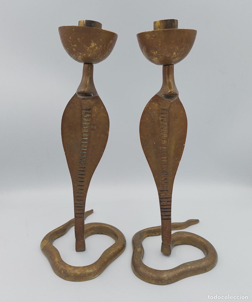 Vintage: Pareja de candelabros laton cobra - Foto 2