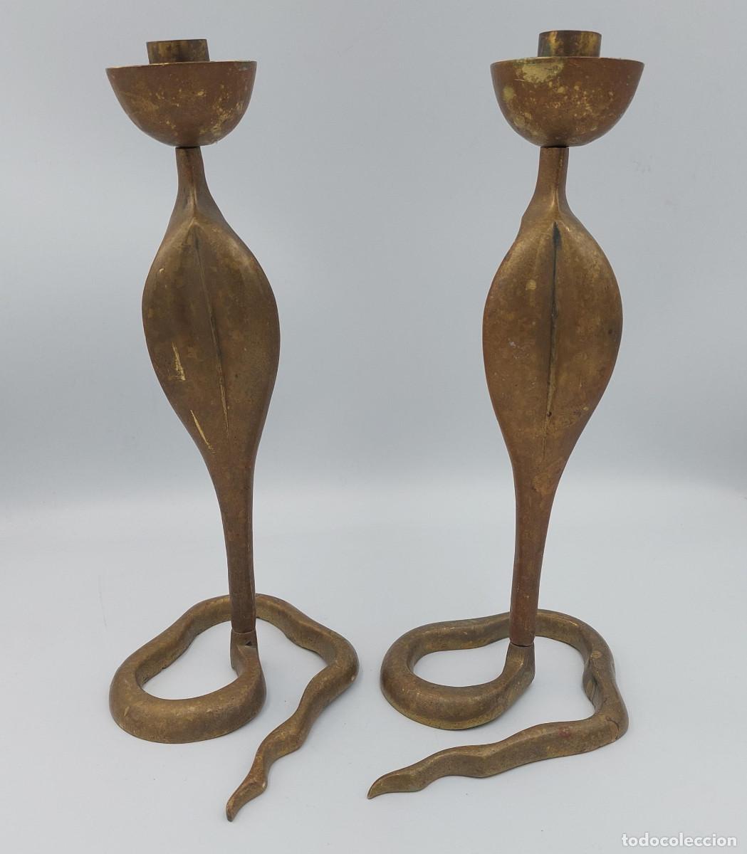 Vintage: Pareja de candelabros laton cobra - Foto 5