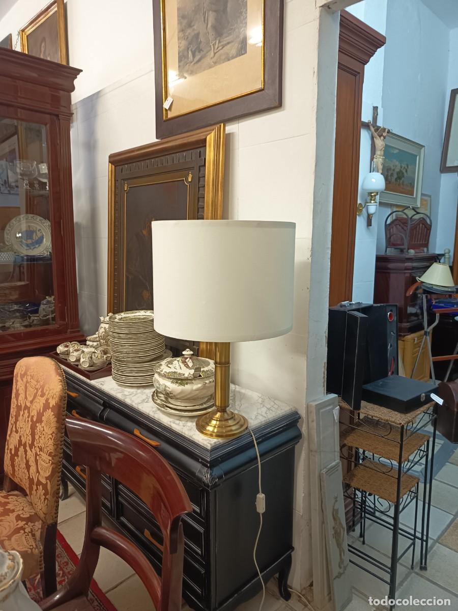 Vintage: L&aacute;mpara sobremesa dorada