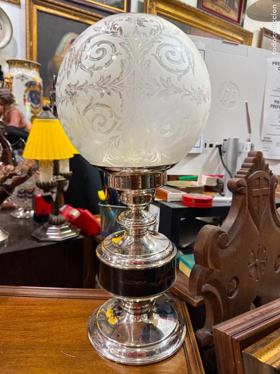 Vintage: LAMPARA SOBREMESA DE ALPACA CON BA&Ntilde;O DE PLATA Y TULIPA DE CRISTAL - MEDIDA TOTAL 52 CM