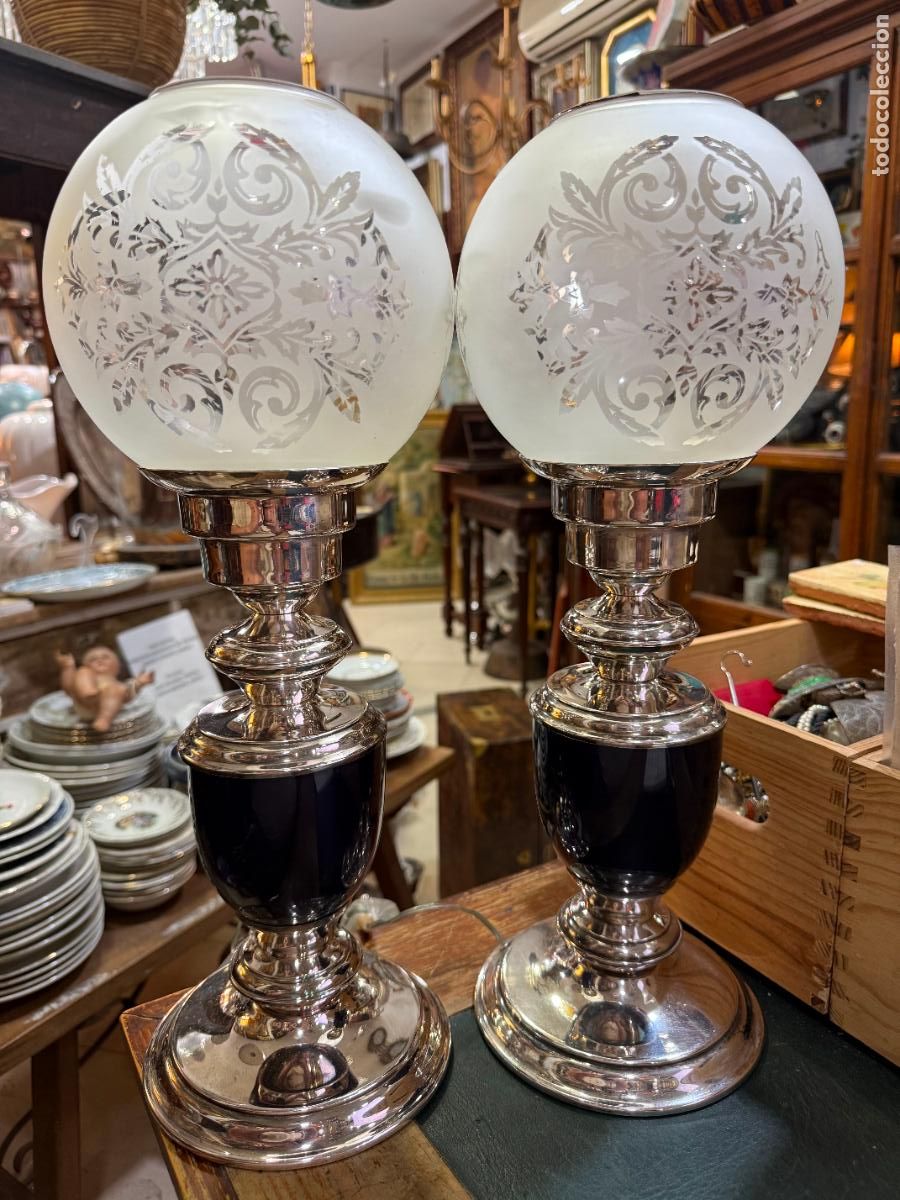 Vintage: PAREJA DE LAMPARAS DE ALPACA CON BA&Ntilde;O DE PLATA Y TULIPA DE CRISTAL - MEDIDA TOTAL 46 CM