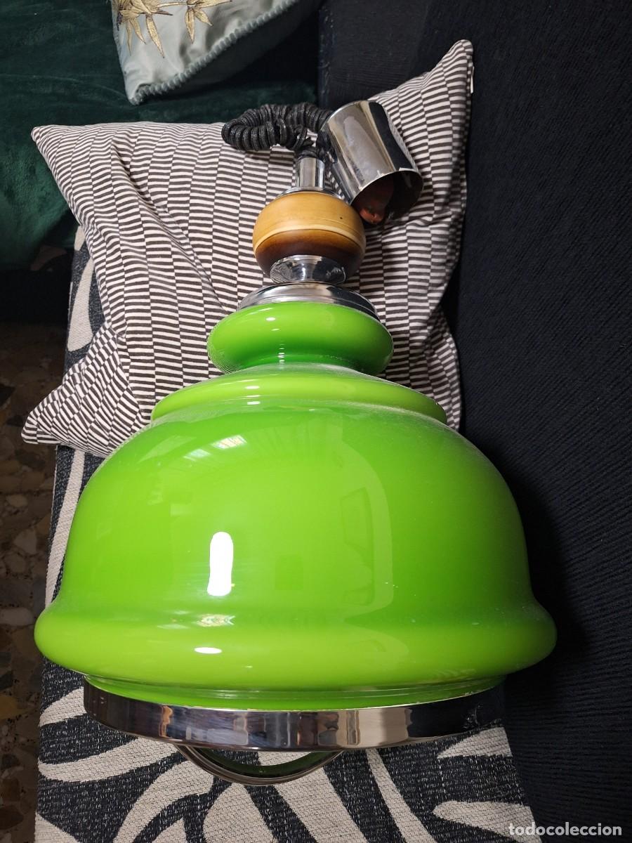 Vintage: L&aacute;mpara Techo con Sistema Extensible, Pantalla Cristal Opalina Verde. Acabados Madera y Cromados.