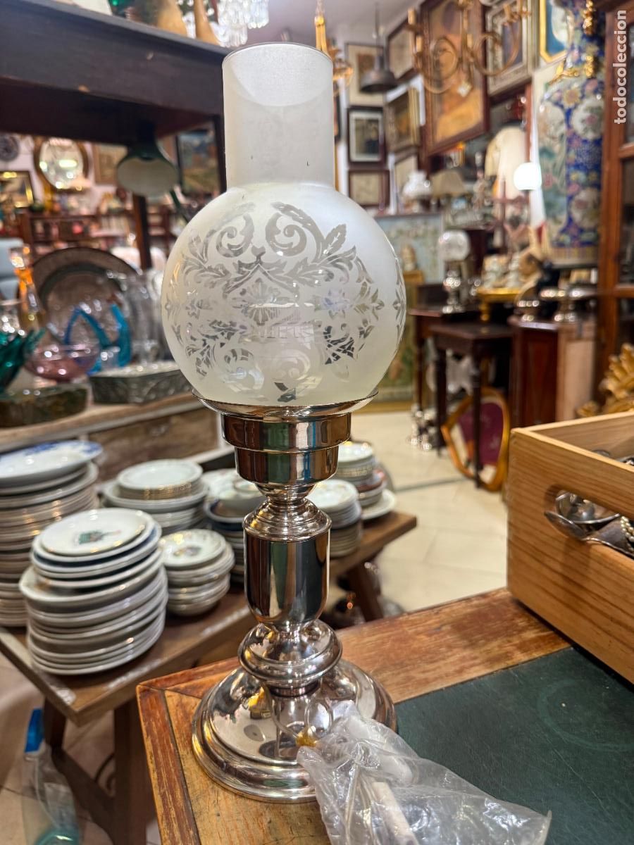 Vintage: PRECIOSA LAMPARA DE ALPACA CON BA&Ntilde;O DE PLATA Y TULIPA DE CRISTAL - MEDIDA TOTAL 41 CM
