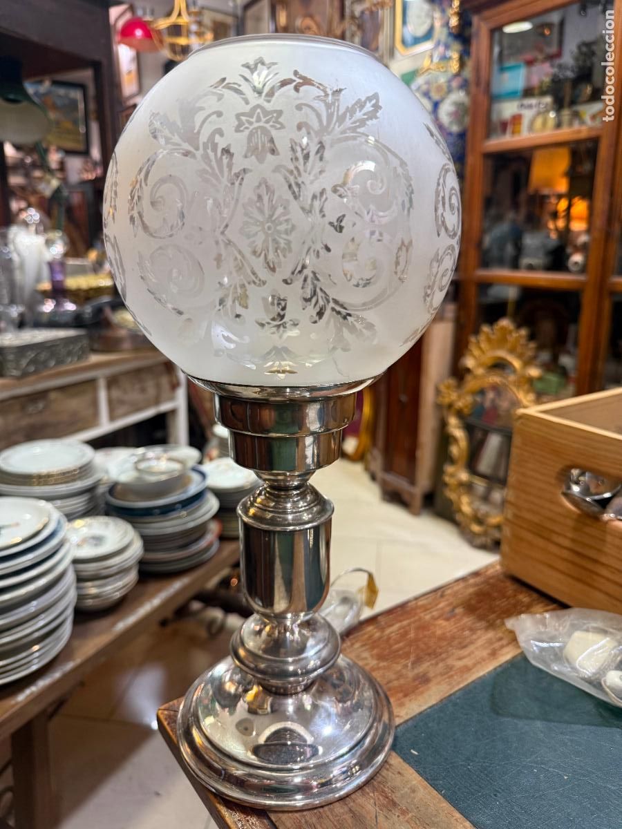 Vintage: PRECIOSA LAMPARA DE ALPACA CON BA&Ntilde;O DE PLATA Y TULIPA DE CRISTAL - MEDIDA TOTAL 38 CM
