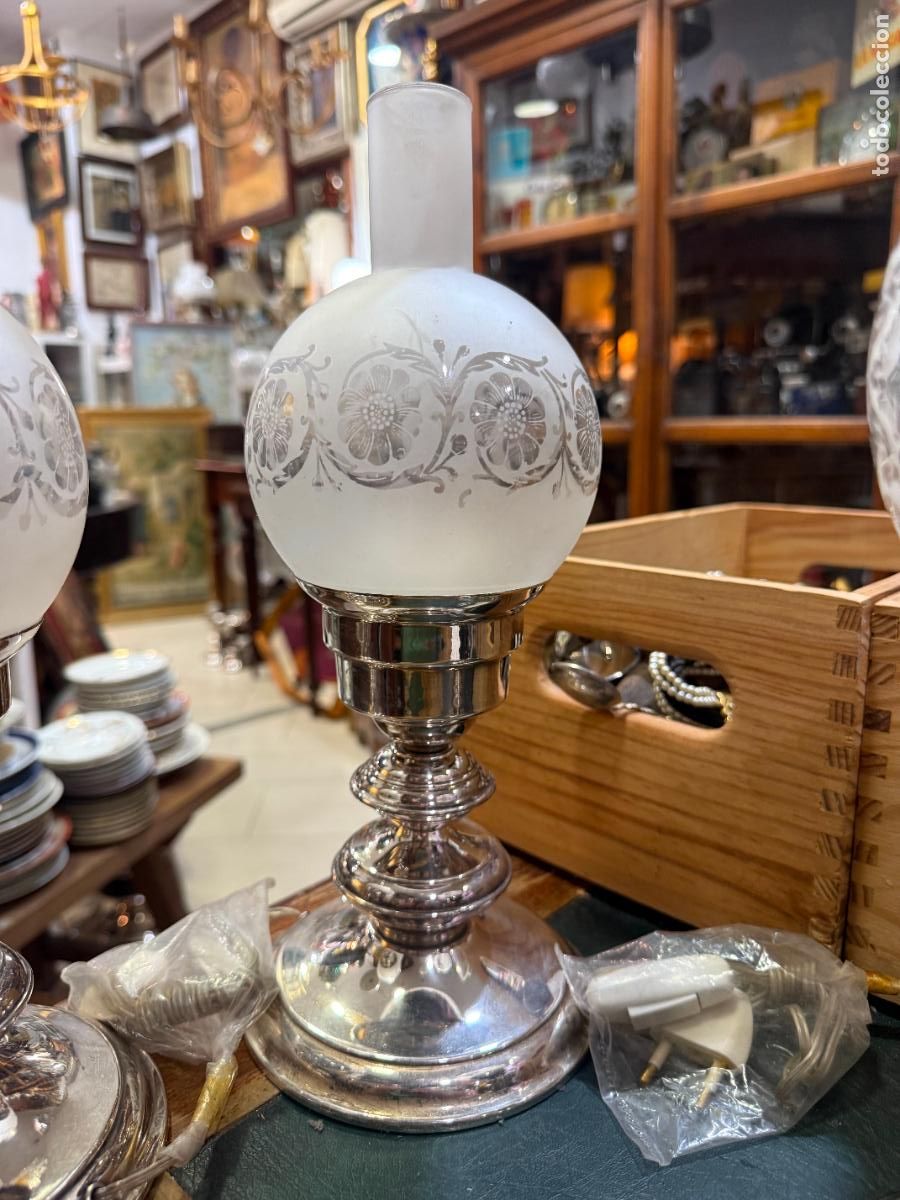 Vintage: PRECIOSA LAMPARA DE ALPACA CON BA&Ntilde;O DE PLATA Y TULIPA DE CRISTAL - MEDIDA TOTAL 33 CM
